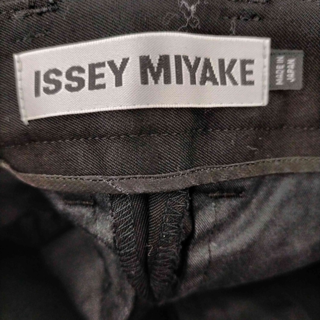 ISSEY MIYAKE(イッセイミヤケ)のISSEY MIYAKE(イッセイミヤケ) ノータックウールスラックス パンツ レディースのパンツ(その他)の商品写真