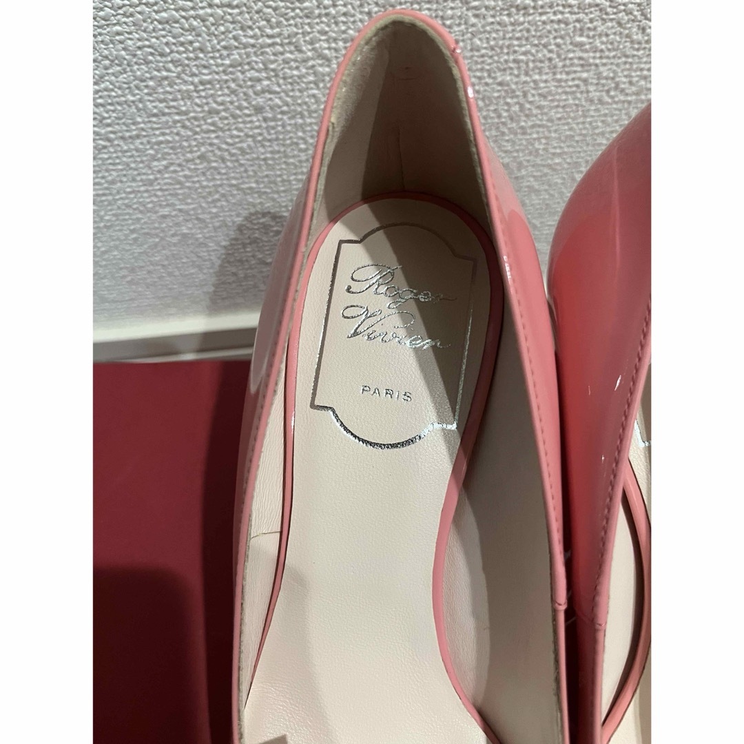 ROGER VIVIER(ロジェヴィヴィエ)のRoger Vivier 「ヴィヴ イン ザ シティ」 パテントレザー パンプス レディースの靴/シューズ(ハイヒール/パンプス)の商品写真