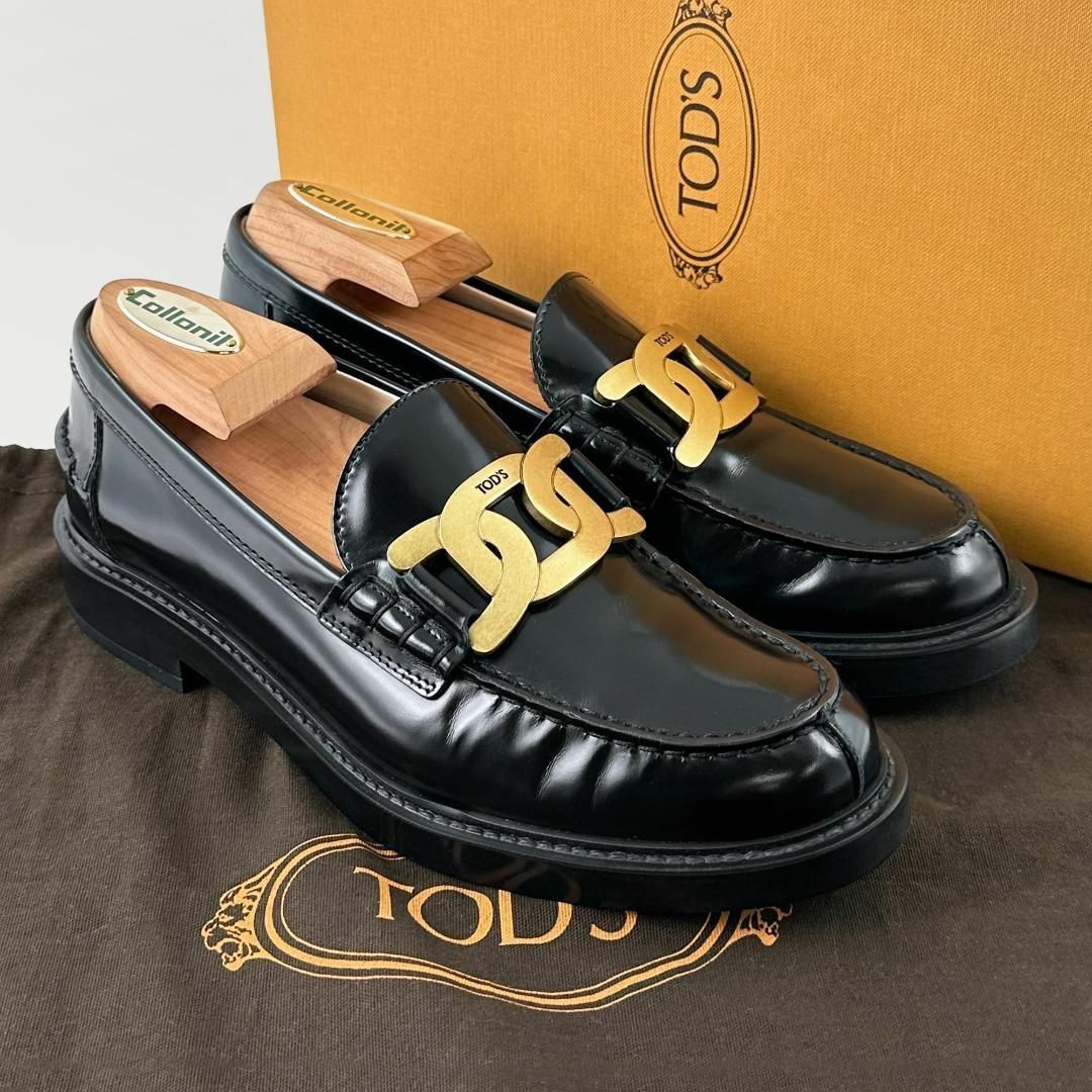 TOD'S(トッズ)の現行品◎極美品◎トッズ ケイト 革靴 ローファー 黒 ブラック ゴールド金具 レディースの靴/シューズ(ローファー/革靴)の商品写真