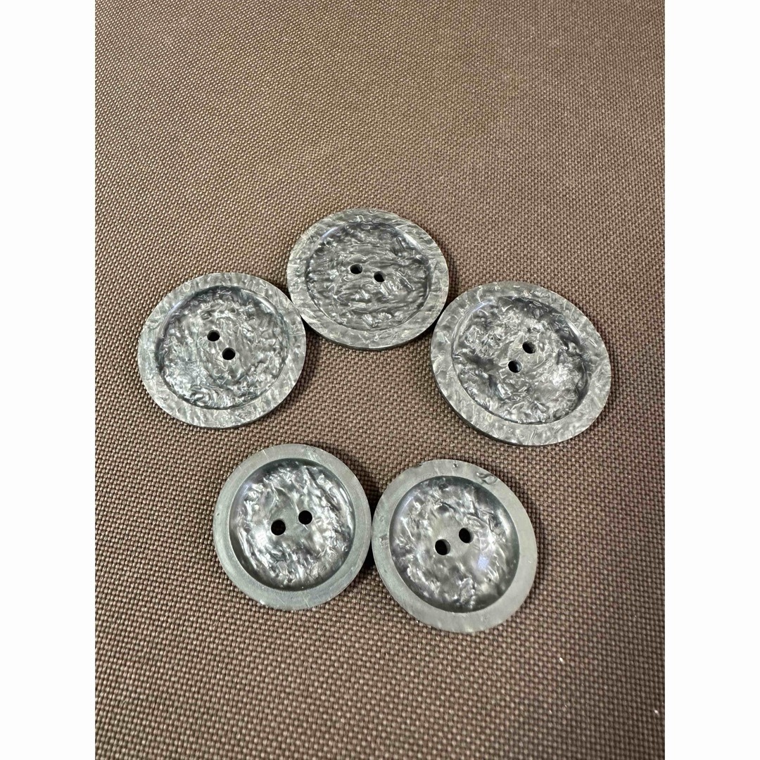 ビンテージ　レトロ　アンティーク　ボタン　シルバー　グレー　シルバーグレー ハンドメイドの素材/材料(各種パーツ)の商品写真