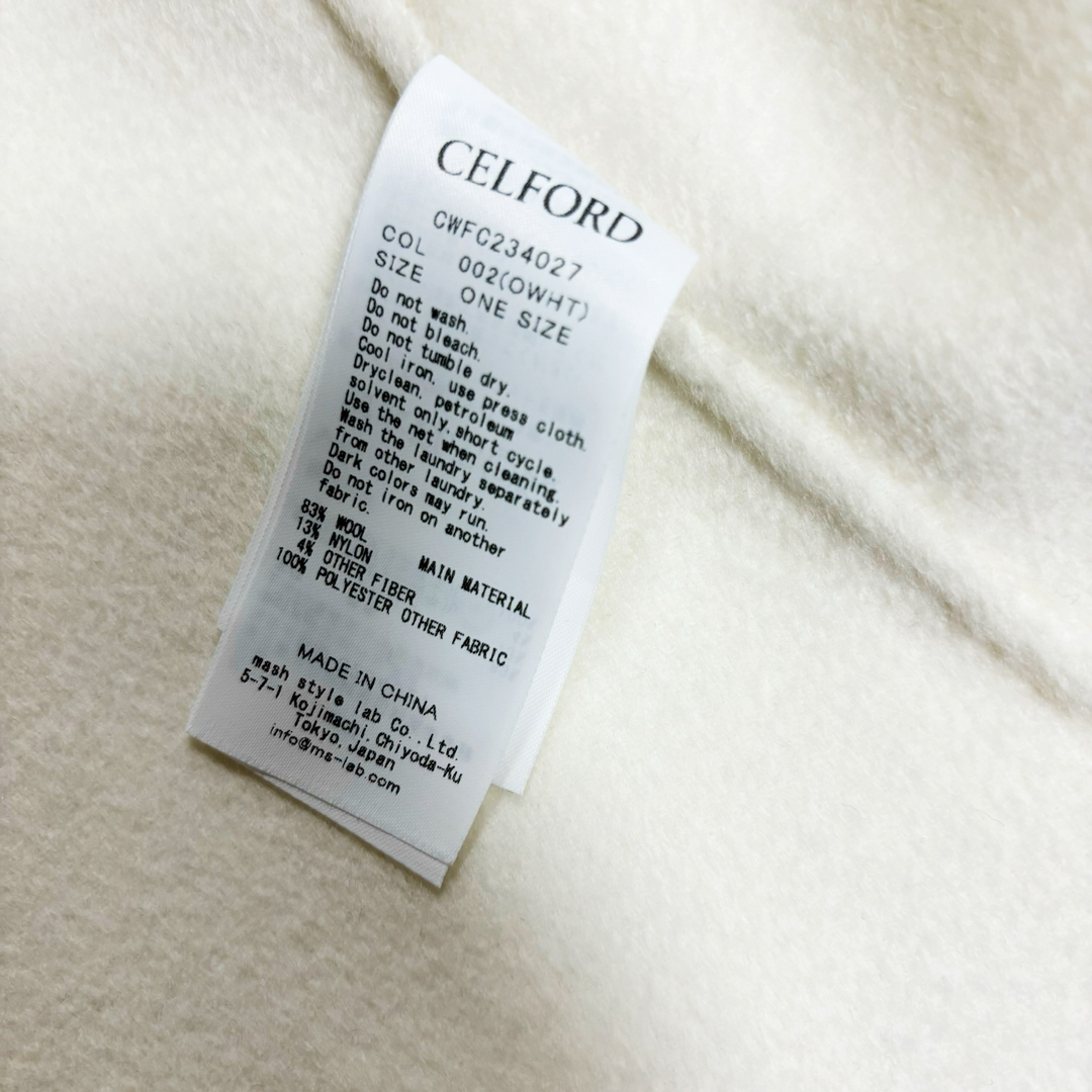CELFORD(セルフォード)のCELFORD ファーポケットリバーケープジャケットオフホワイト レディースのジャケット/アウター(ノーカラージャケット)の商品写真