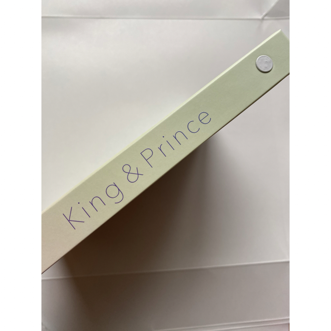 King & Prince(キングアンドプリンス)のKing & Prince フォトアルバム 2019 【新品未使用品おまけ付き】 エンタメ/ホビーのタレントグッズ(アイドルグッズ)の商品写真