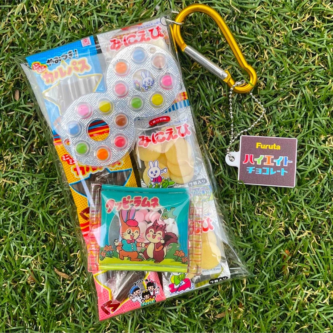 BANDAI(バンダイ)の限定sale✨駄菓子ガチャ詰めポーチ エンタメ/ホビーのおもちゃ/ぬいぐるみ(キャラクターグッズ)の商品写真