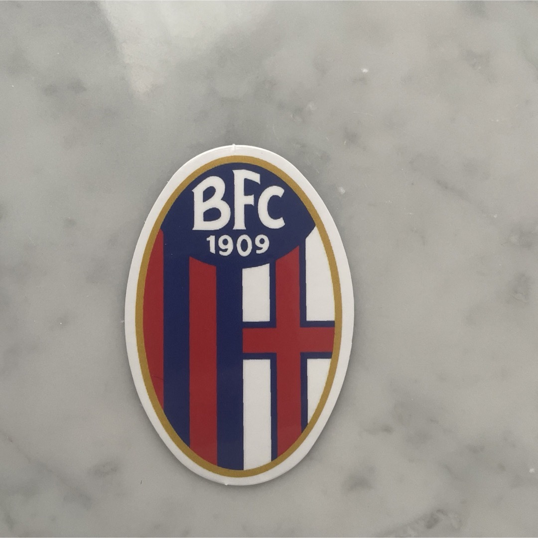 ボローニャ エンブレム 防水ステッカー サッカー スポーツ/アウトドアのサッカー/フットサル(記念品/関連グッズ)の商品写真