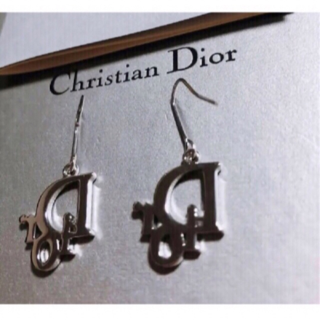 Christian Dior(クリスチャンディオール)のDior シルバー 人気 フック ピアス ロゴ  キラキラ ストーン 可愛い レディースのアクセサリー(ピアス)の商品写真