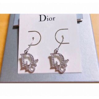 クリスチャンディオール(Christian Dior)のDior シルバー 人気 フック ピアス ロゴ  キラキラ ストーン 可愛い(ピアス)