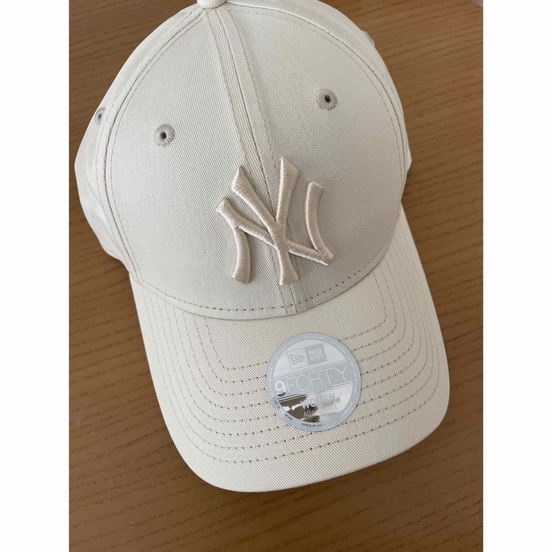NEW ERA(ニューエラー)の海外限定カラー　ニューエラ　キャップ　オフホワイト　 レディースの帽子(キャップ)の商品写真
