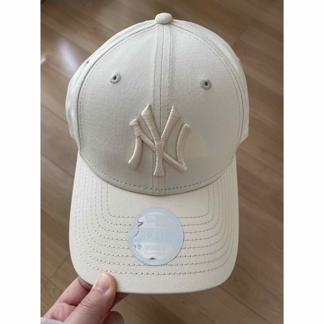 NEW ERA(ニューエラー)の海外限定カラー　ニューエラ　キャップ　オフホワイト　 レディースの帽子(キャップ)の商品写真