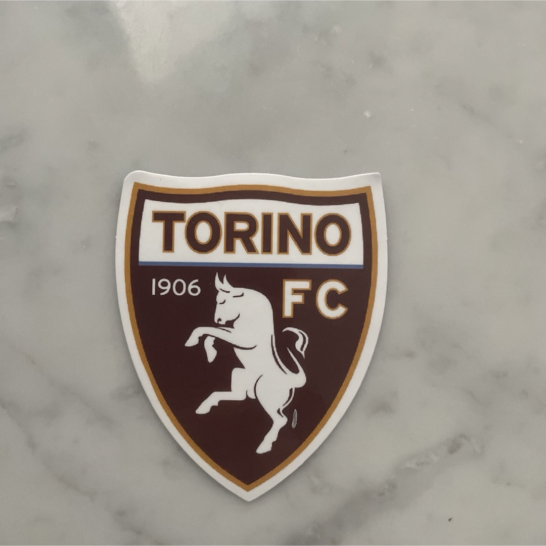 トリノFC エンブレム 防水ステッカー サッカー スポーツ/アウトドアのサッカー/フットサル(記念品/関連グッズ)の商品写真