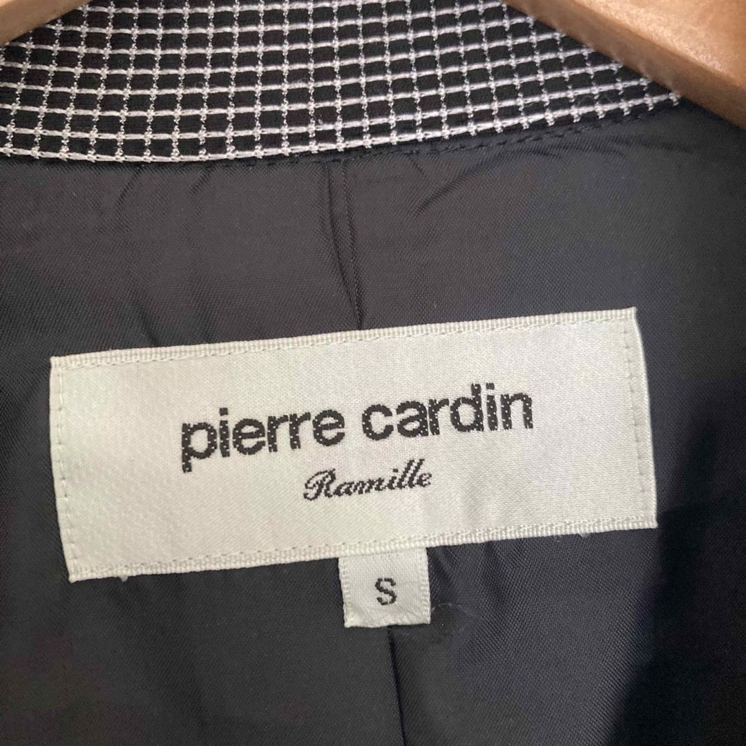 pierre cardin(ピエールカルダン)のピエールカルダン　スーツセットアップ　チェック　　グレー　ジャケット　スカート レディースのフォーマル/ドレス(スーツ)の商品写真