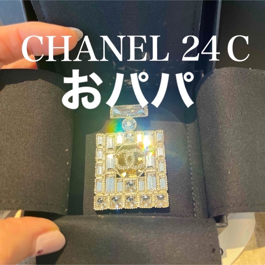 CHANEL(シャネル)のCHANEL ブローチ　シャネル　ブローチ　新品　CHANEL 24C レディースのアクセサリー(ブローチ/コサージュ)の商品写真