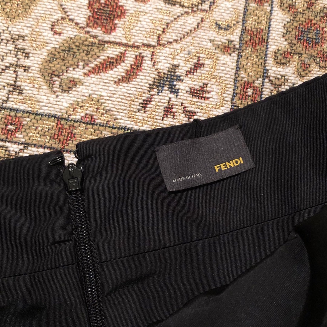 FENDI(フェンディ)のFENDI black skirt❤︎ レディースのスカート(ひざ丈スカート)の商品写真