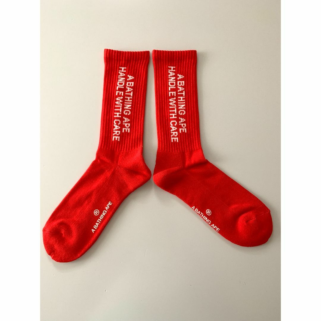 A BATHING APE(アベイシングエイプ)のBlack Eye Patch x BAPE SOCKS RED メンズのレッグウェア(ソックス)の商品写真