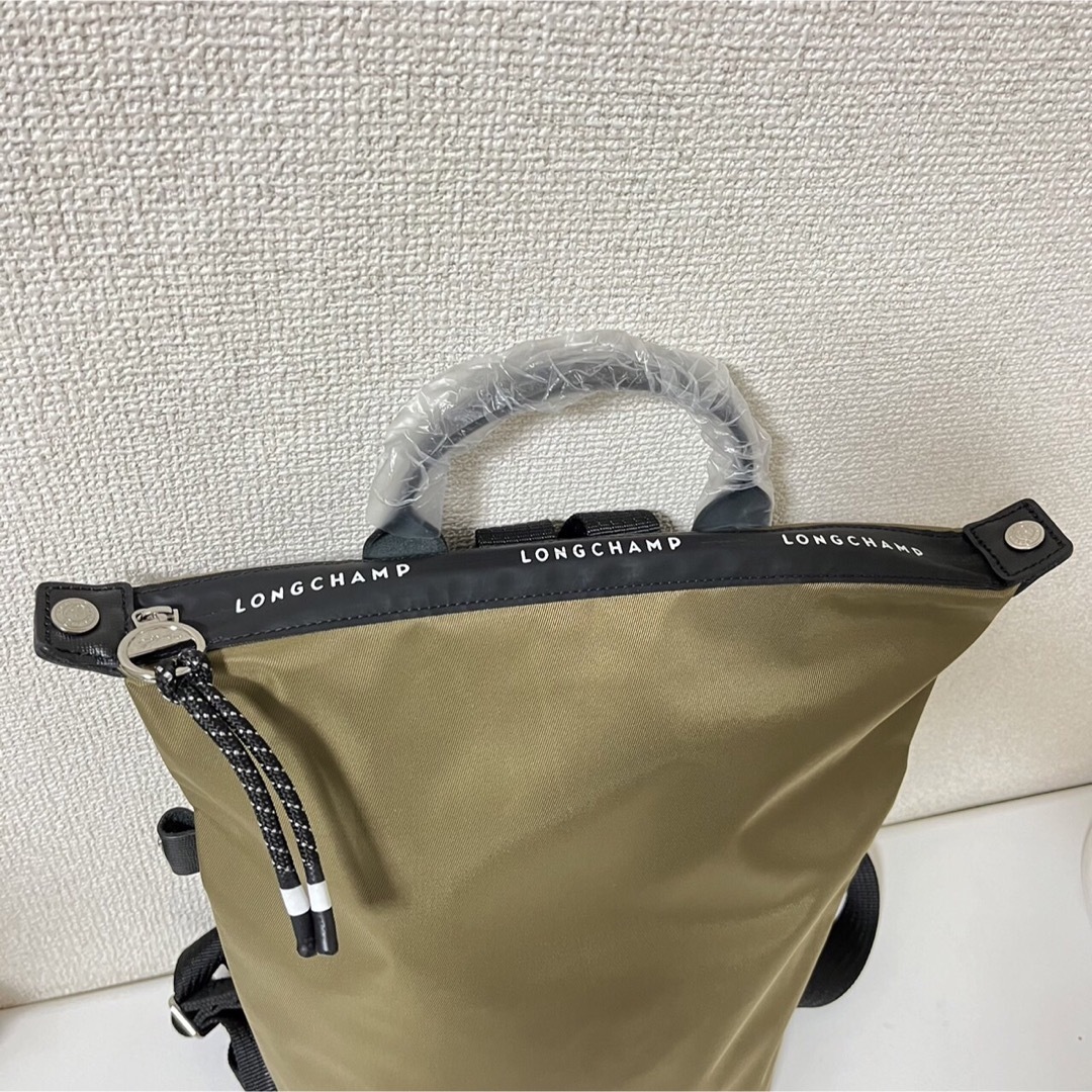 LONGCHAMP(ロンシャン)の【新品】ロンシャン ル プリアージュENERGY 最新バックパックカーキ色M レディースのバッグ(リュック/バックパック)の商品写真