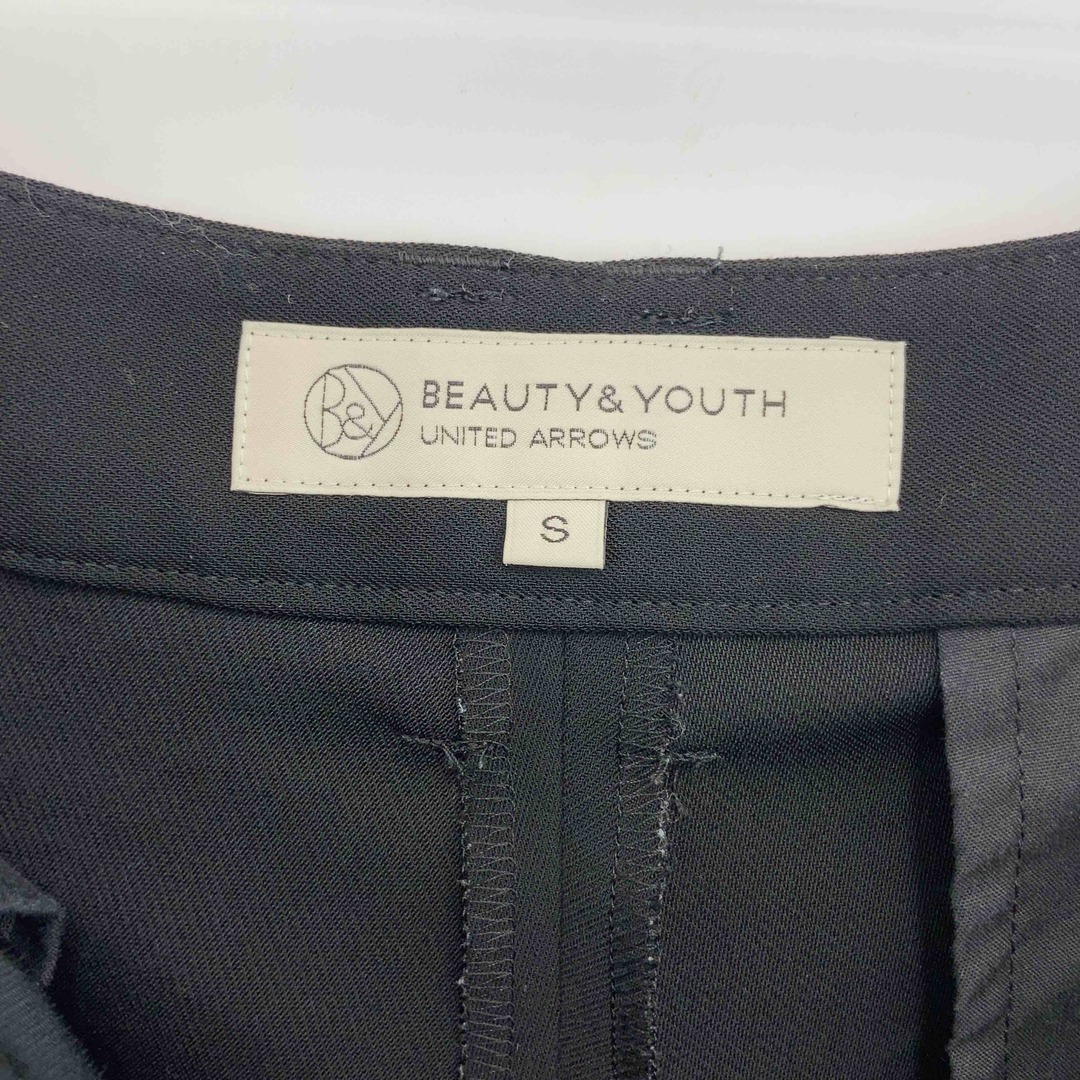 BEAUTY&YOUTH UNITED ARROWS(ビューティアンドユースユナイテッドアローズ)のBEAUTY&YOUTH UNITED ARROWS ビューティーアンドユースユナイテッドアローズ 黒　ブラック　無地　裏地無し　 クロップドパンツ レディースのパンツ(クロップドパンツ)の商品写真