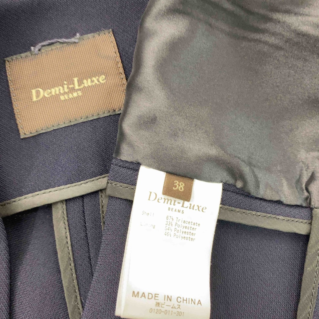 Demi-Luxe BEAMS(デミルクスビームス)のDemi-Luxe BEAMS デミルクスビームス レディース ノーカラージャケット センタープレスパンツ セットアップ 濃紺 レディースのフォーマル/ドレス(スーツ)の商品写真