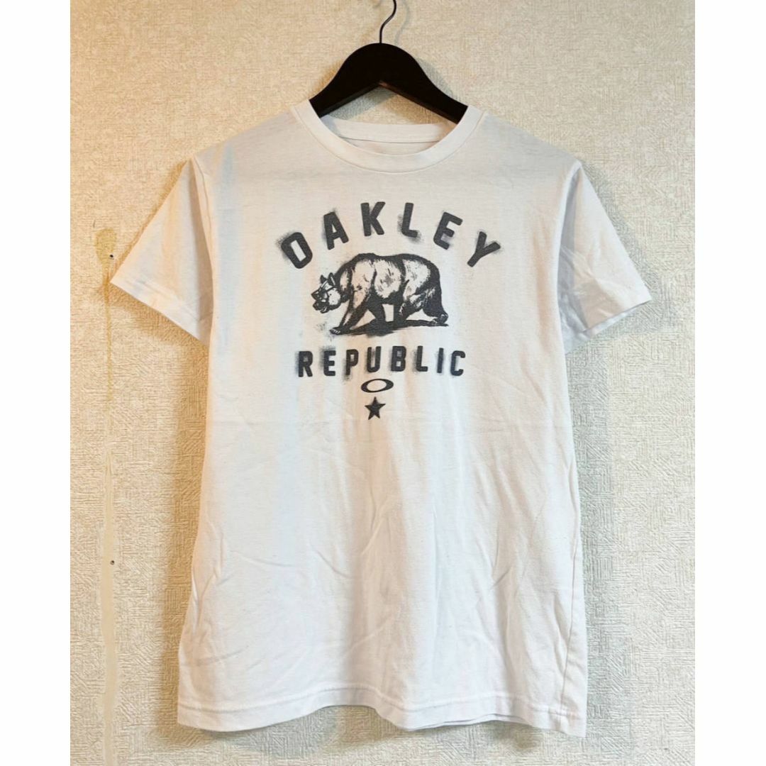 Oakley(オークリー)のOAKLEY｜オークリー　半袖　Tシャツ　ロゴ　メンズ メンズのトップス(Tシャツ/カットソー(半袖/袖なし))の商品写真