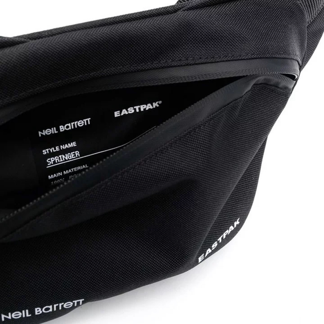 NEIL BARRETT(ニールバレット)の新品　ニールバレット×イーストパック　ボディバッグ　ブラック メンズのバッグ(ボディーバッグ)の商品写真