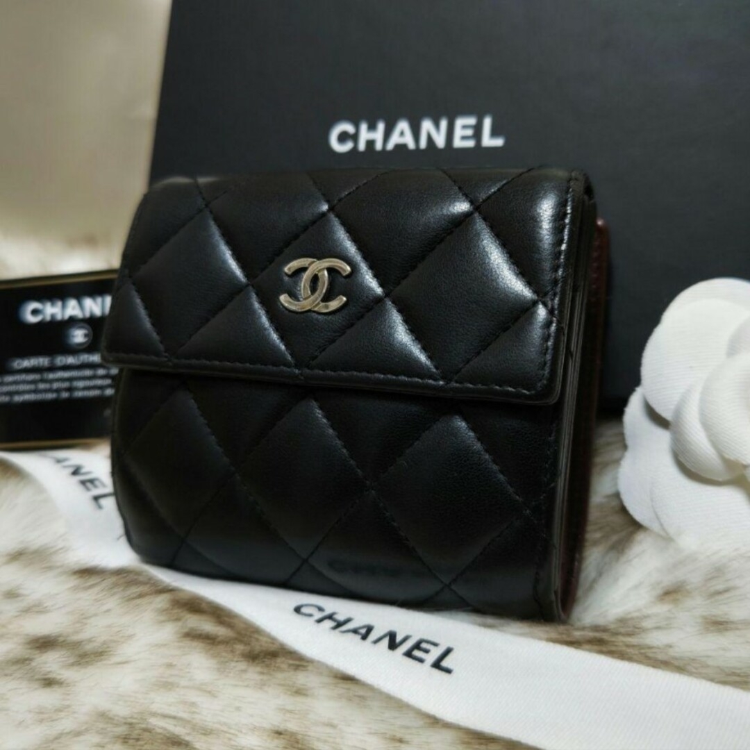 CHANEL(シャネル)の★正規品 美品★CHANEL シャネル マトラッセ ラムスキン 二つ折り 財布 レディースのファッション小物(財布)の商品写真