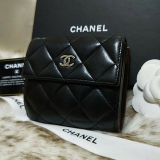 シャネル(CHANEL)の★正規品 美品★CHANEL シャネル マトラッセ ラムスキン 二つ折り 財布(財布)