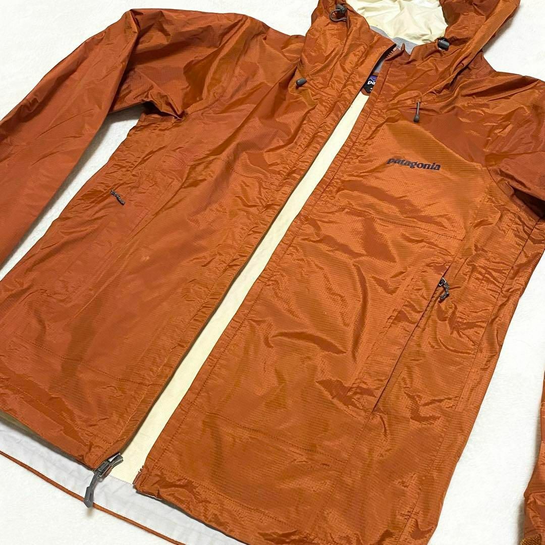 patagonia(パタゴニア)のパタゴニア　マウンテンパーカー　オレンジ　サイズXS メンズのジャケット/アウター(マウンテンパーカー)の商品写真