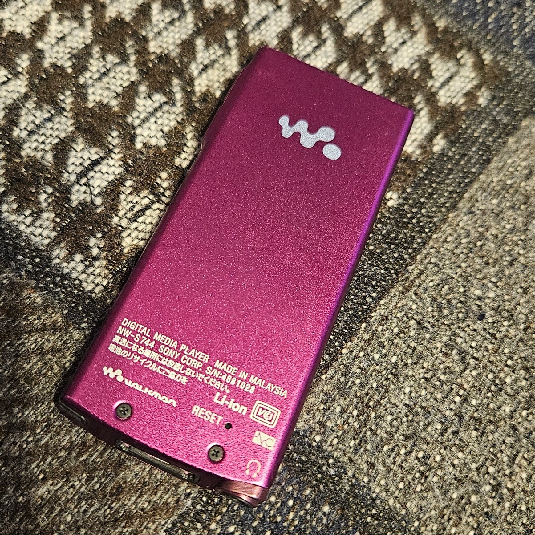 SONY(ソニー)のSony◆ソニー◆Walkman◆NW-S744◆8GB◆ウォークマン◆ピンク スマホ/家電/カメラのオーディオ機器(ポータブルプレーヤー)の商品写真