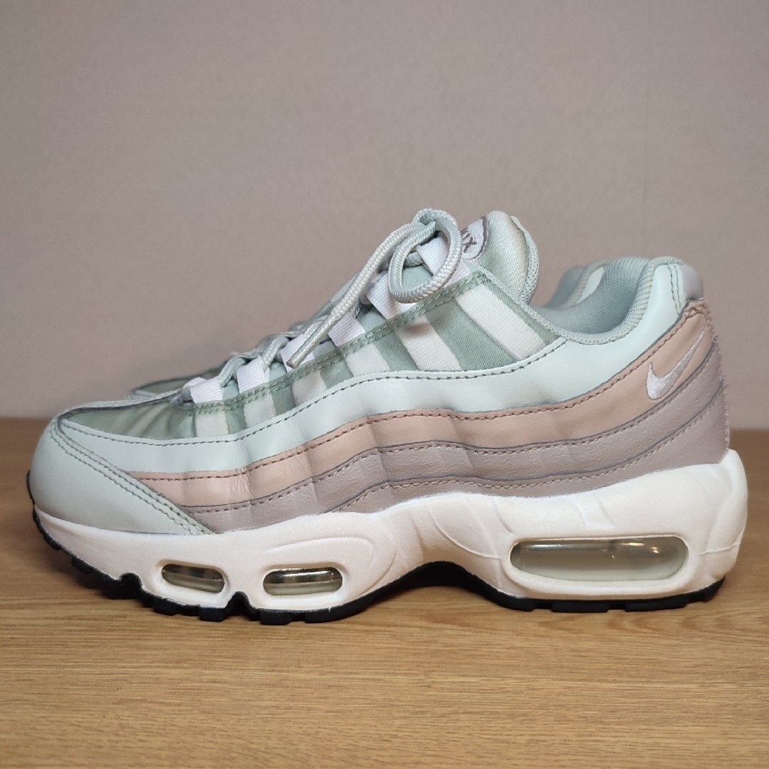 NIKE(ナイキ)の美品 大人気 NIKE AIR MAX 95 23.5 レディースの靴/シューズ(スニーカー)の商品写真