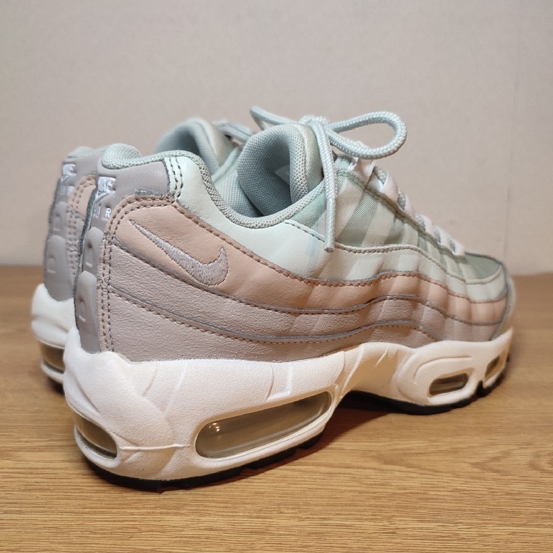 NIKE(ナイキ)の美品 大人気 NIKE AIR MAX 95 23.5 レディースの靴/シューズ(スニーカー)の商品写真