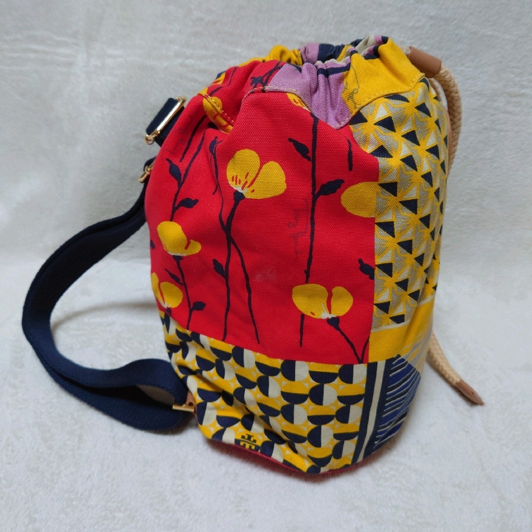 Tory Burch(トリーバーチ)の希少デザイン　トリーバーチ　リュック　キャンパス　巾着型　総柄　花柄　カラフル レディースのバッグ(リュック/バックパック)の商品写真