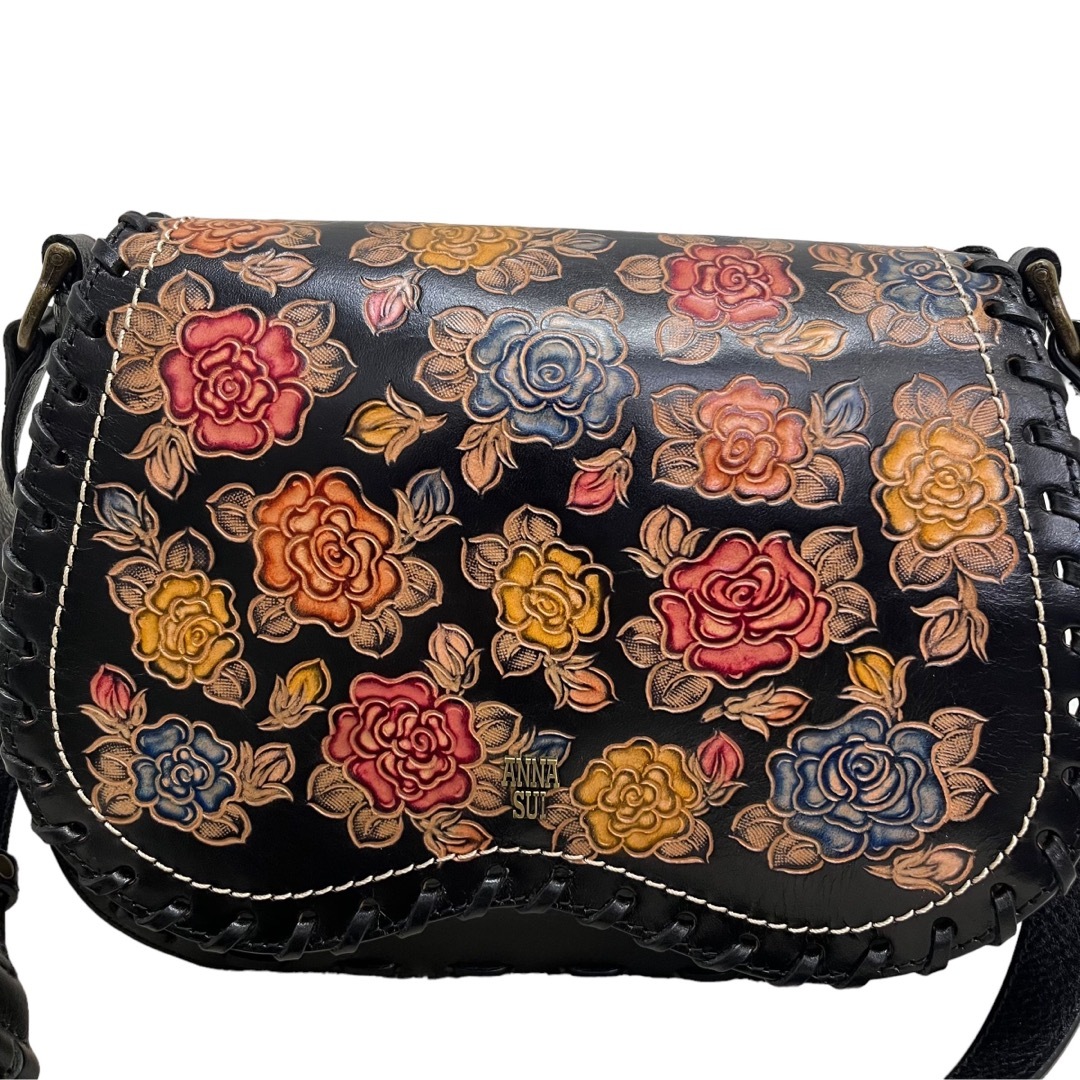 ANNA SUI(アナスイ)の【良品】アナスイ　ANNASUI 薔薇　型押し　ショルダーバッグ  バラ　レザー レディースのバッグ(ショルダーバッグ)の商品写真