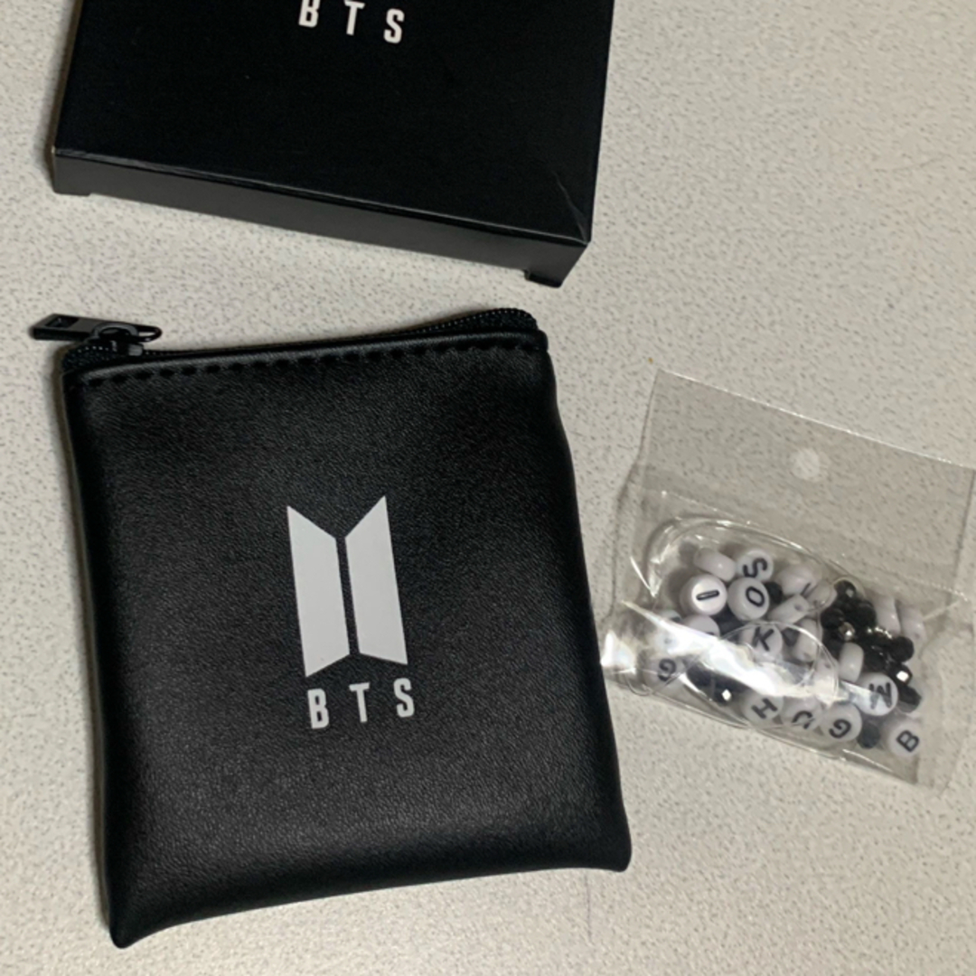 防弾少年団(BTS)(ボウダンショウネンダン)のBTS DIY BRACELET エンタメ/ホビーのタレントグッズ(アイドルグッズ)の商品写真