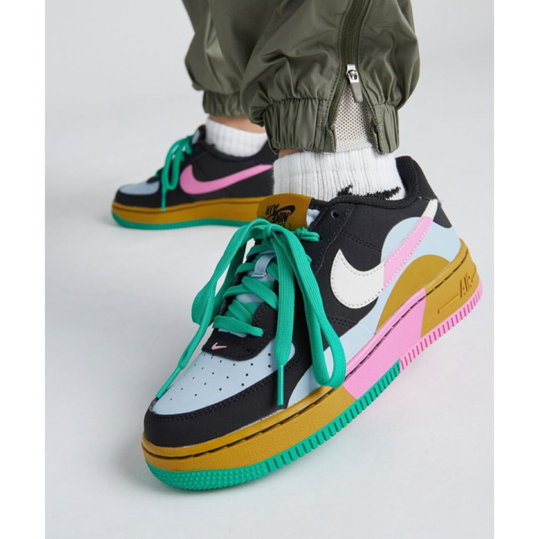 NIKE(ナイキ)の限定モデル　24.5【新品】NIKE GS AIR FORCE1  LV8 2 レディースの靴/シューズ(スニーカー)の商品写真