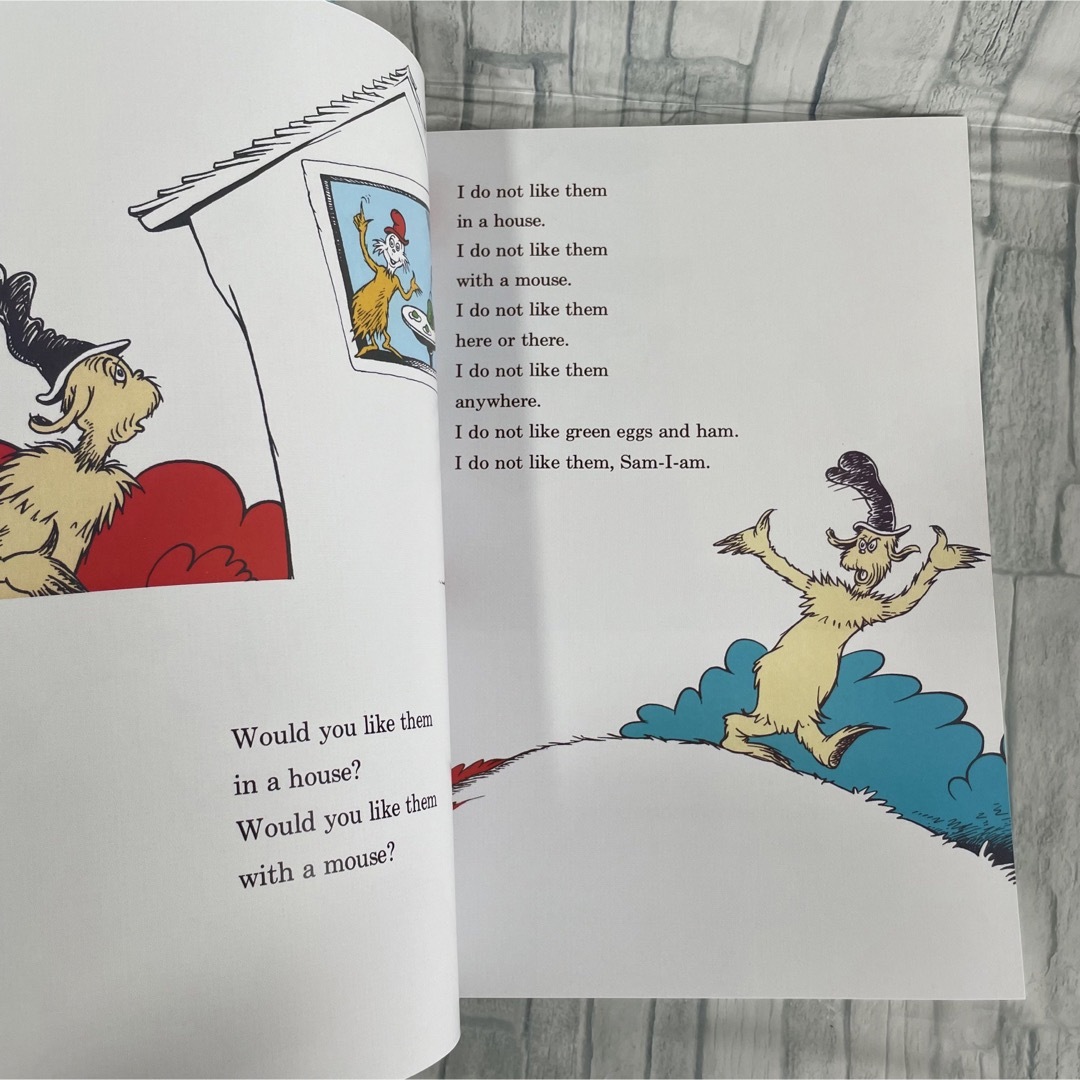 英語絵本　2冊セットThe Cat in the Hat  Dr.Seuss エンタメ/ホビーの本(絵本/児童書)の商品写真