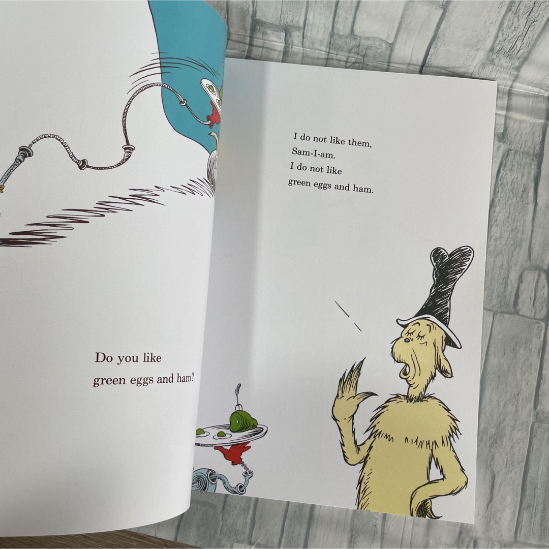 英語絵本　2冊セットThe Cat in the Hat  Dr.Seuss エンタメ/ホビーの本(絵本/児童書)の商品写真