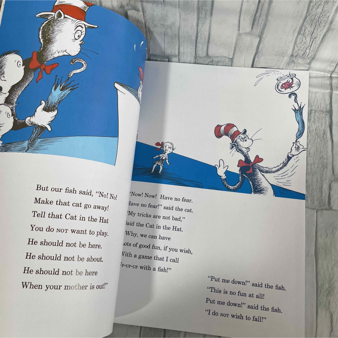 英語絵本　2冊セットThe Cat in the Hat  Dr.Seuss エンタメ/ホビーの本(絵本/児童書)の商品写真