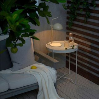 イケア(IKEA)のIKEA 単三電池のテーブルランプ　イケア　照明　家具　(ライト/ランタン)