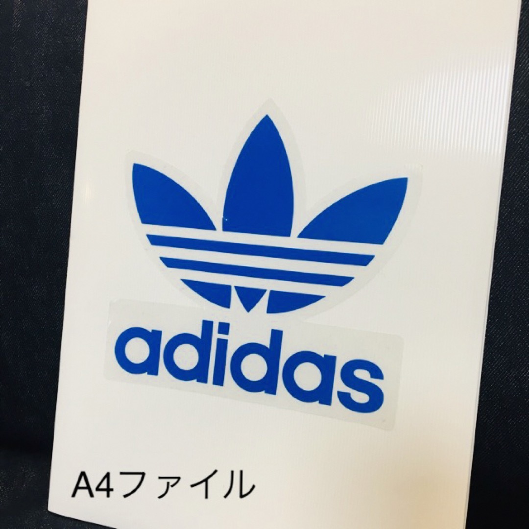 adidas(アディダス)の【新品】adidasステッカー  縦16.3 横16.7 スポーツ/アウトドアのスポーツ/アウトドア その他(その他)の商品写真