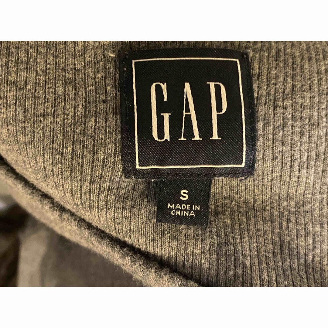 GAP(ギャップ)のgap リブヘンリーネックトップス　グレー レディースのトップス(カットソー(半袖/袖なし))の商品写真