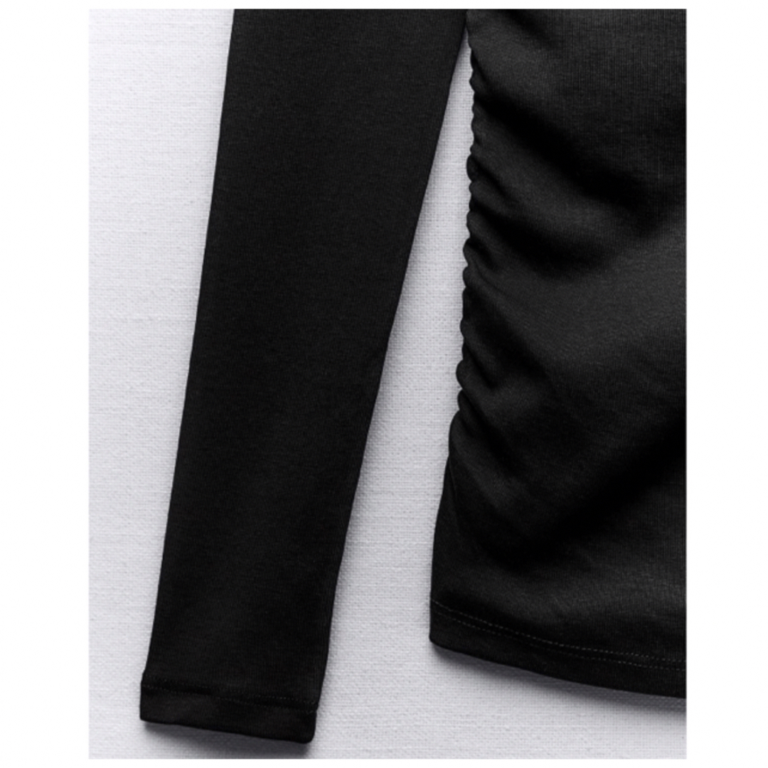 ZARA(ザラ)の【完売品】ZARA ギャザーTシャツ　黒　Lサイズ　新品未使用タグつき レディースのトップス(Tシャツ(長袖/七分))の商品写真