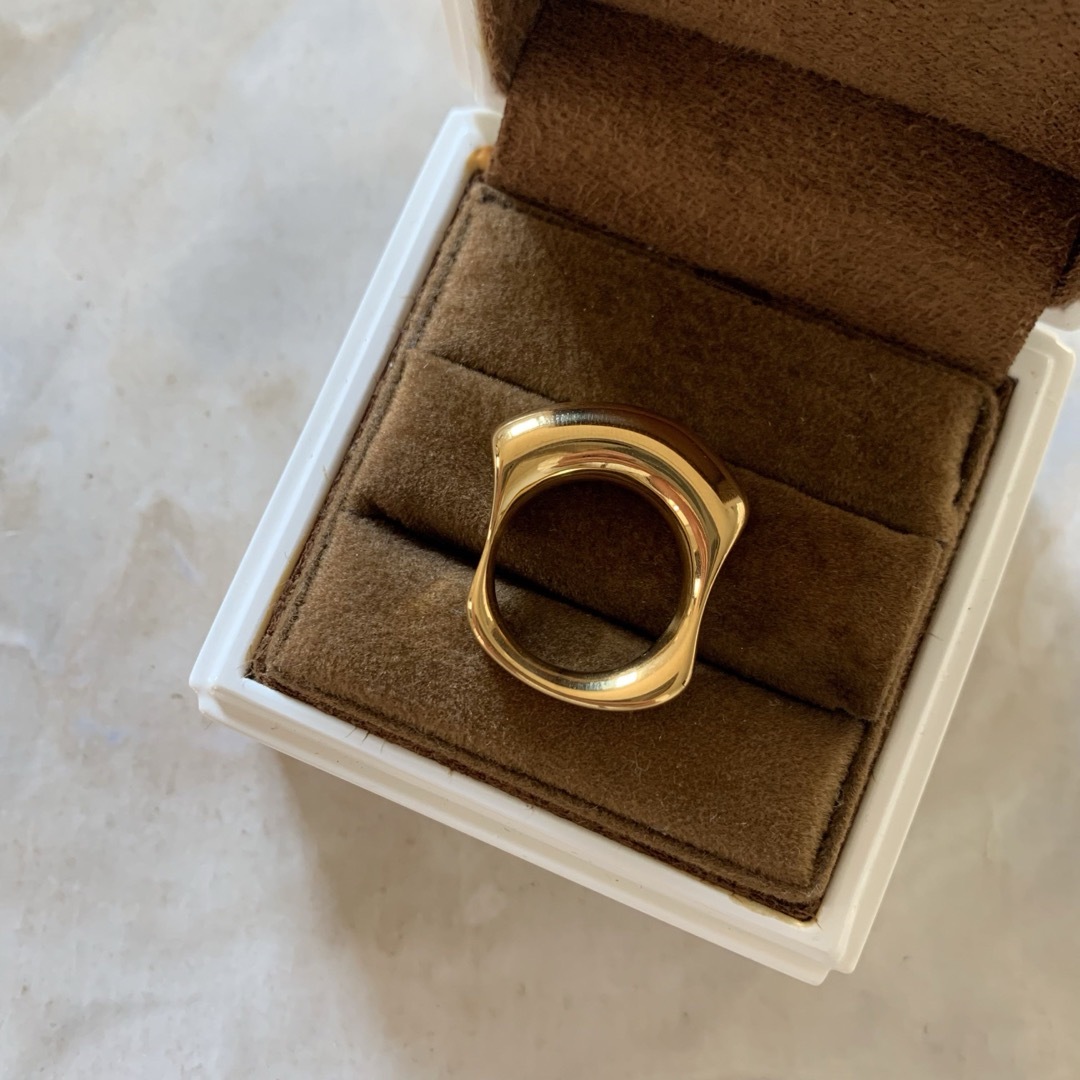 【stainless】ステンレスリング　指輪　ゴールド　大ぶり　個性的 レディースのアクセサリー(リング(指輪))の商品写真