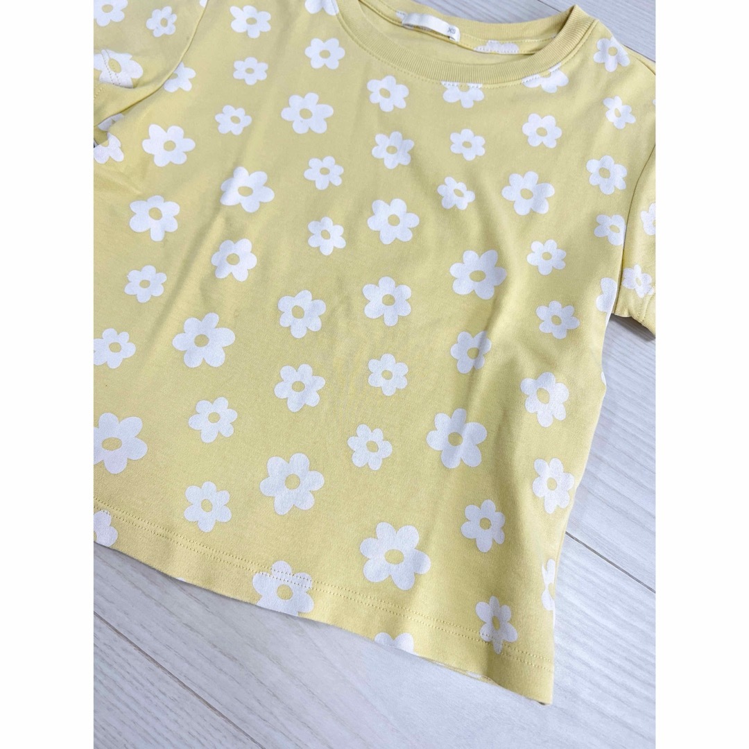 GU(ジーユー)のGU  花柄 ショート丈 Tシャツ レディースのトップス(Tシャツ(半袖/袖なし))の商品写真