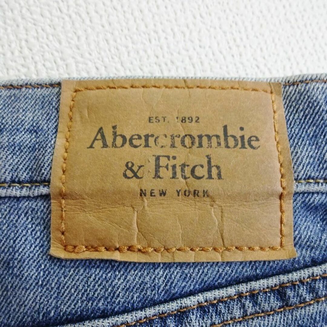 Abercrombie&Fitch(アバクロンビーアンドフィッチ)のアバクロンビー&フィッチ　スリムストレートデニム　W93cm　強ストレッチ　淡青 メンズのパンツ(デニム/ジーンズ)の商品写真