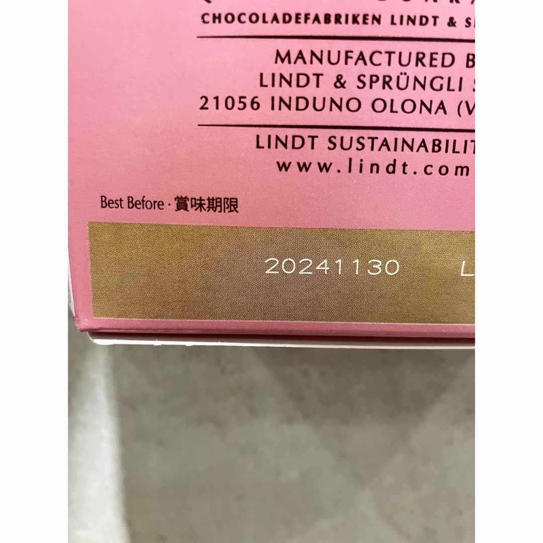 Lindt(リンツ)のリンツ リンドール ピンクアソート24個 食品/飲料/酒の食品(菓子/デザート)の商品写真