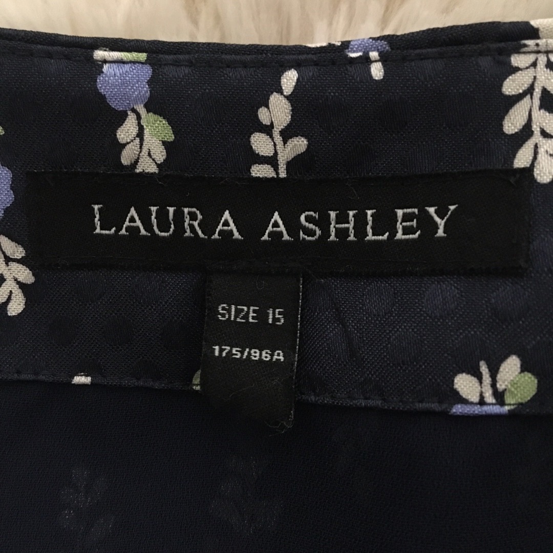 LAURA ASHLEY(ローラアシュレイ)のローラアシュレイ　ワンピース　総柄　フリル　大きいサイズ レディースのワンピース(ロングワンピース/マキシワンピース)の商品写真