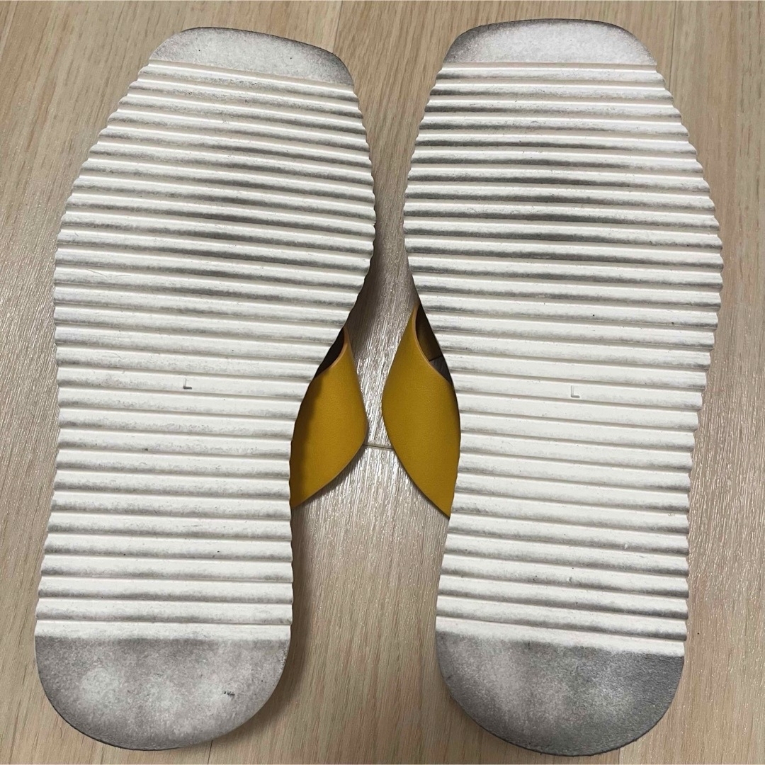 GU(ジーユー)のGU ジーユー　ボリュームソールトングサンダル　マスタード　L レディースの靴/シューズ(サンダル)の商品写真