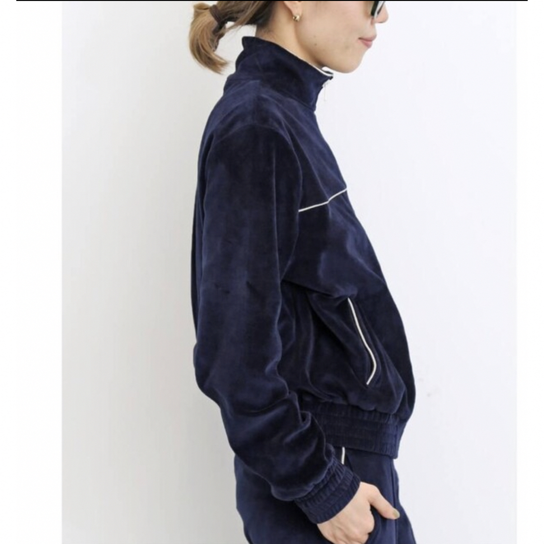 L'Appartement DEUXIEME CLASSE(アパルトモンドゥーズィエムクラス)のSPORTY&RICH SPORTY VELOUR TRACK JACKET レディースのジャケット/アウター(ブルゾン)の商品写真