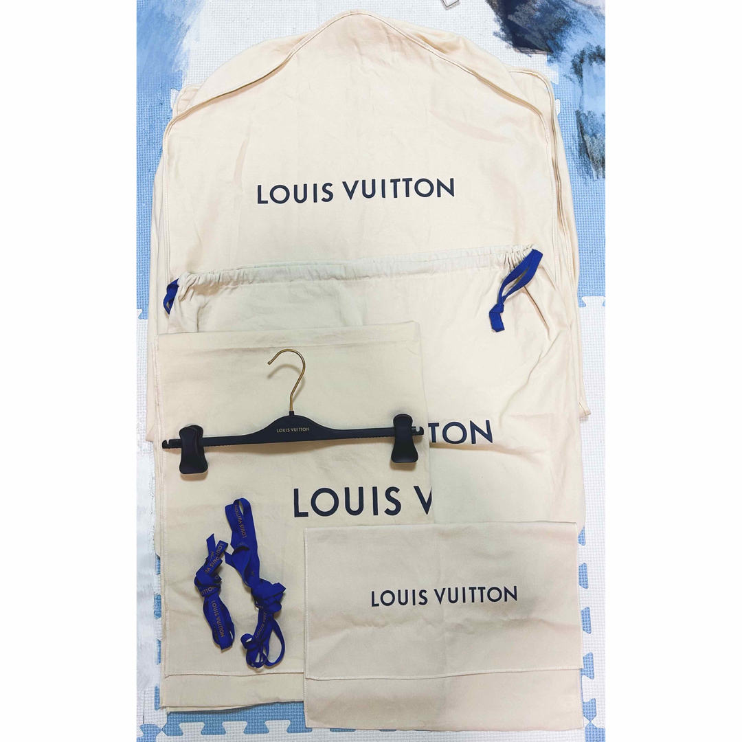 《LOUIS VUITTON》  衣装カバー　ハンガー　保存袋5点セット♪  レディースのバッグ(ショップ袋)の商品写真