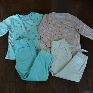 ユニクロ(UNIQLO)の子供パジャマ　長袖　100cm 　女の子(パジャマ)