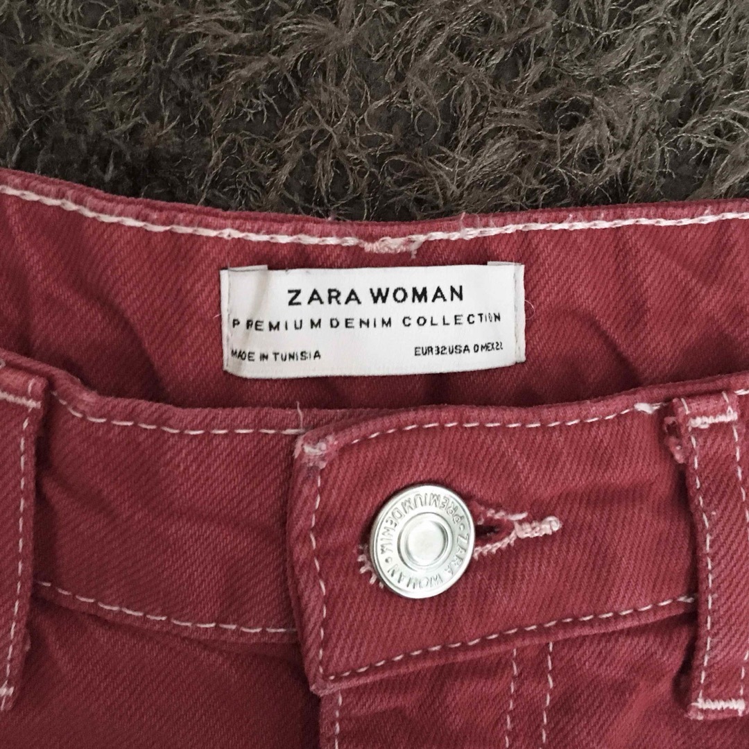 ZARA(ザラ)の美品 ZARA WOMAN RED カットオフ ストレートデニムパンツ ジーンズ レディースのパンツ(デニム/ジーンズ)の商品写真