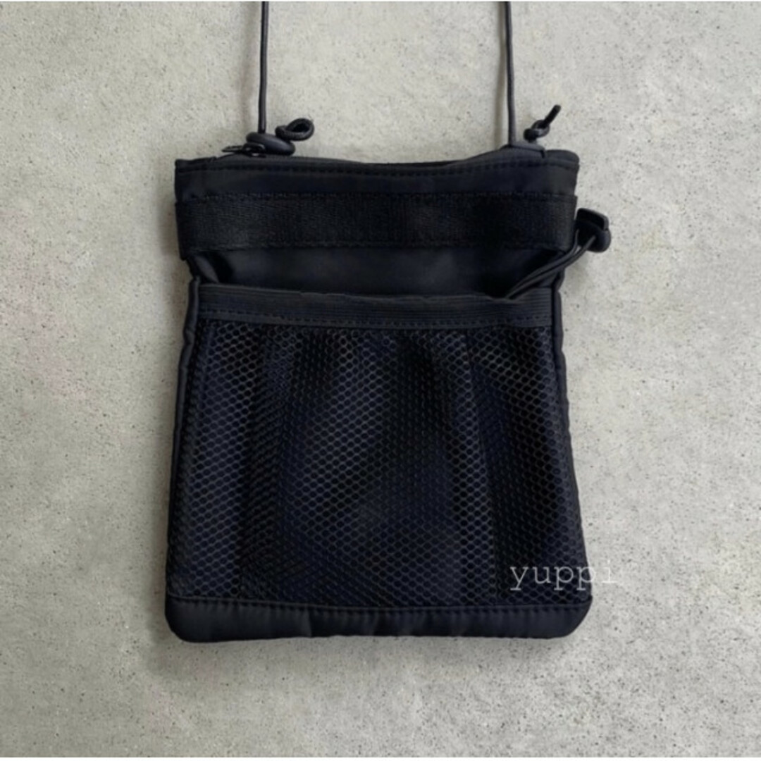 ナイロン サコッシュ ボディバッグ ショルダーバッグ 黒 海外ファッション 美品 レディースのバッグ(ボディバッグ/ウエストポーチ)の商品写真